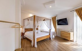 Domino Hotel